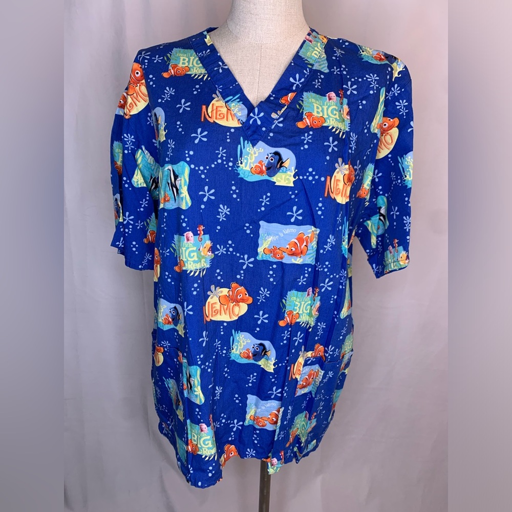 Disney vintage finding Nemo scrub top L nurse medical uniform CNA VET TECH